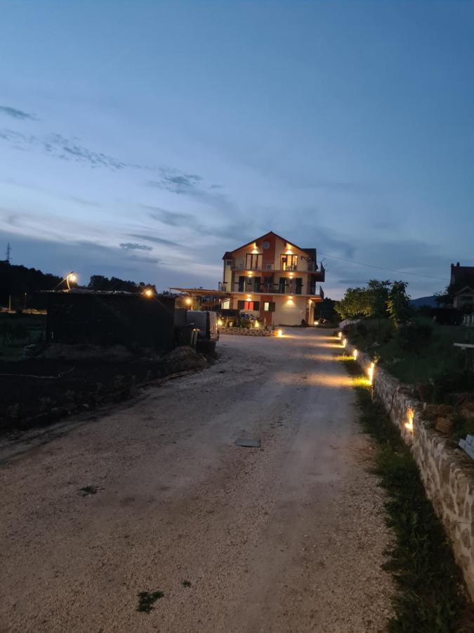 Hotel Slatki Snovi II Knin Exterior foto