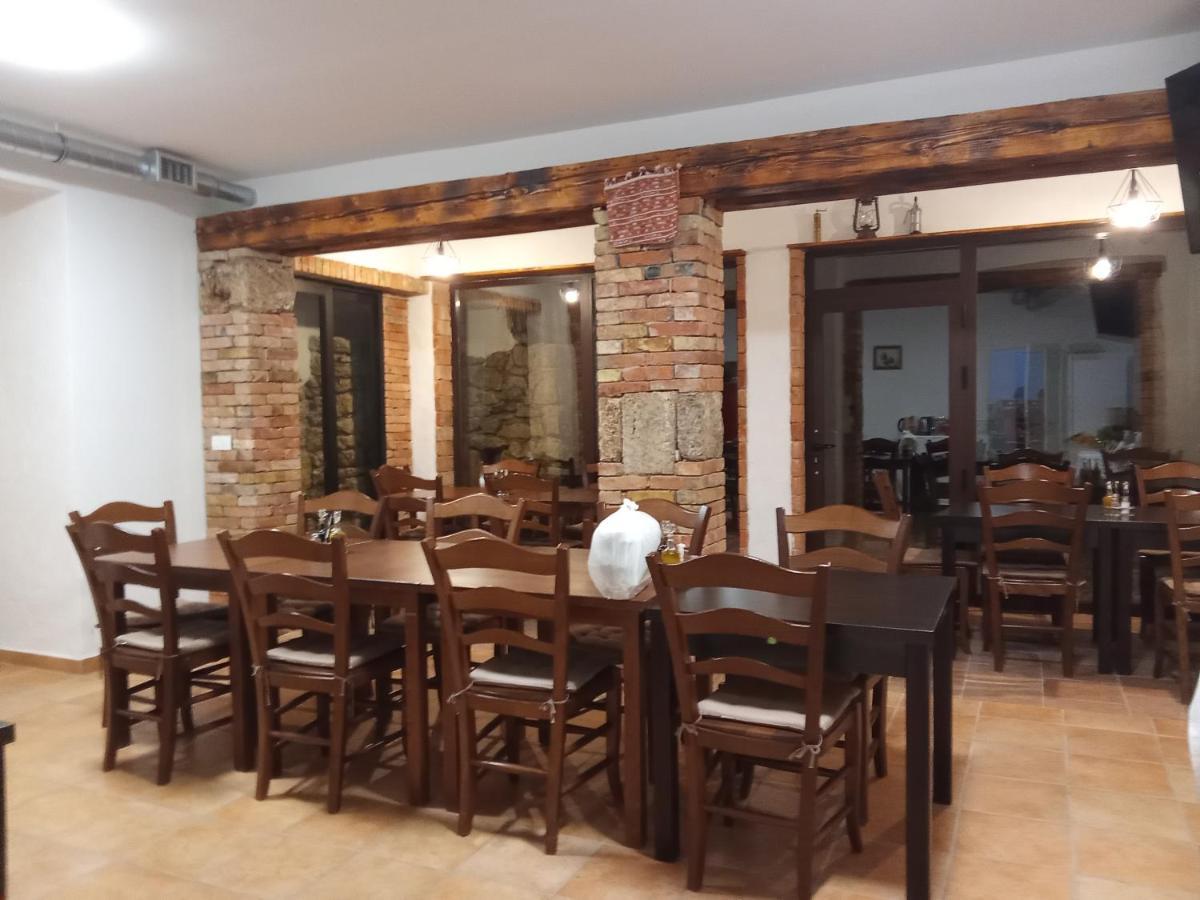 Hotel Slatki Snovi II Knin Exterior foto
